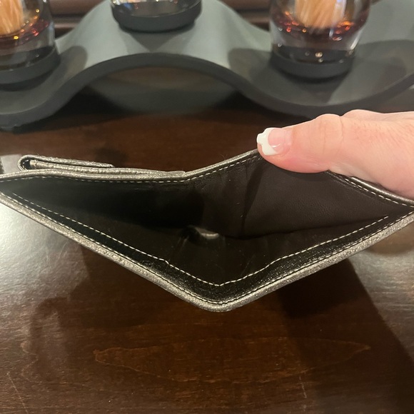 Gucci Monogram Wallet - Picture 5 of 6